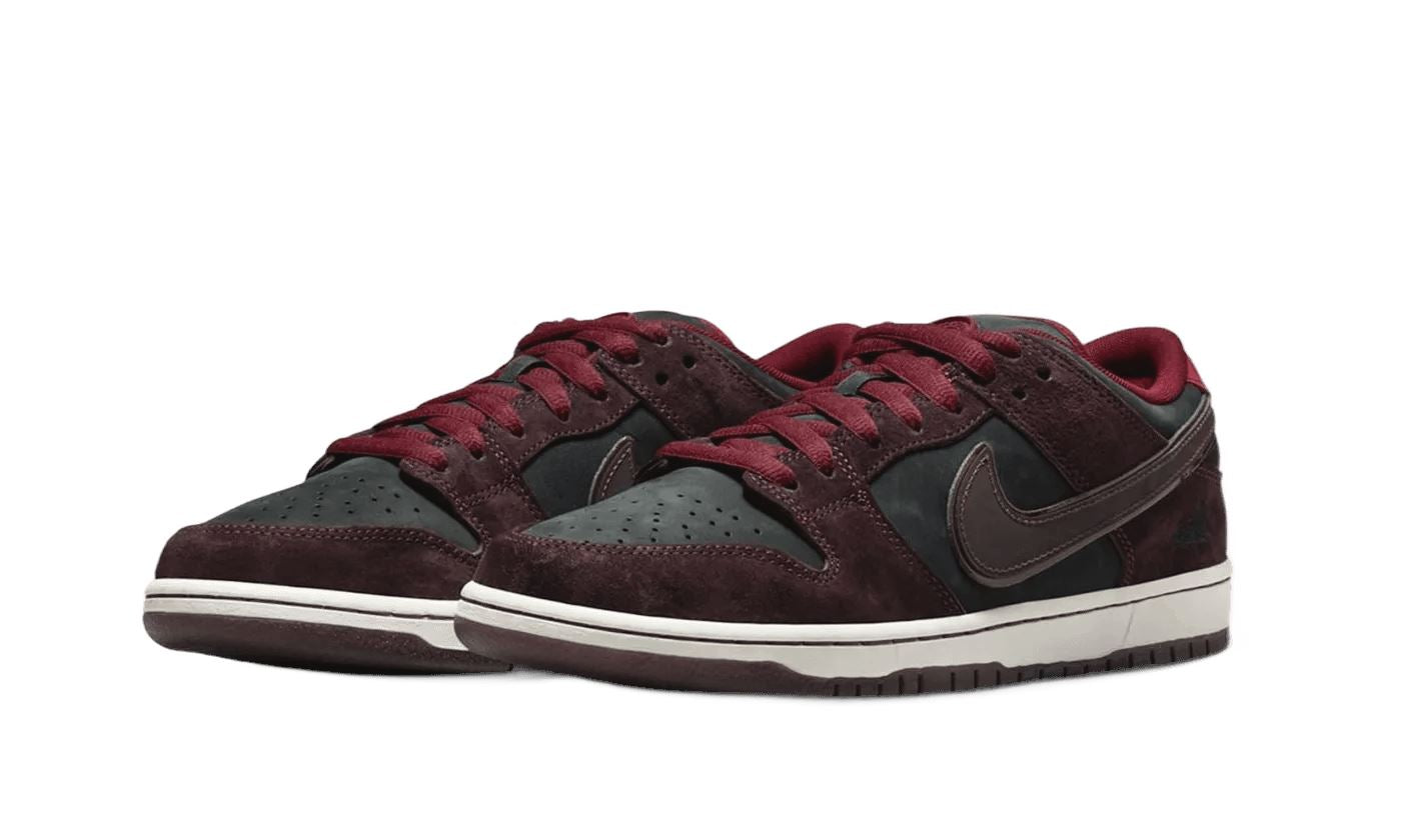 Nike SB Dunk Low Riot Skateshop – limitierter Sneaker bei Shade Studios