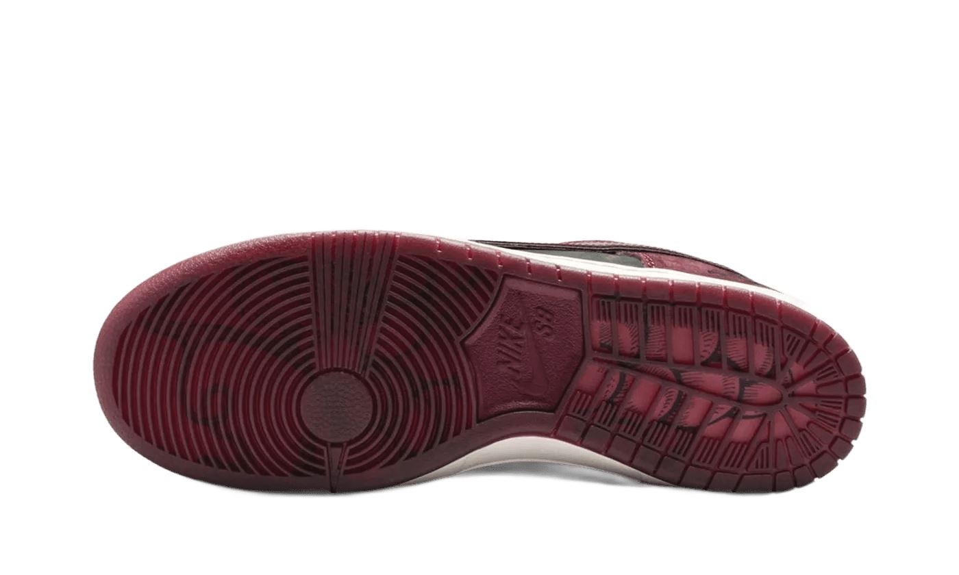 Nike SB Dunk Low Riot Skateshop – limitierter Sneaker bei Shade Studios