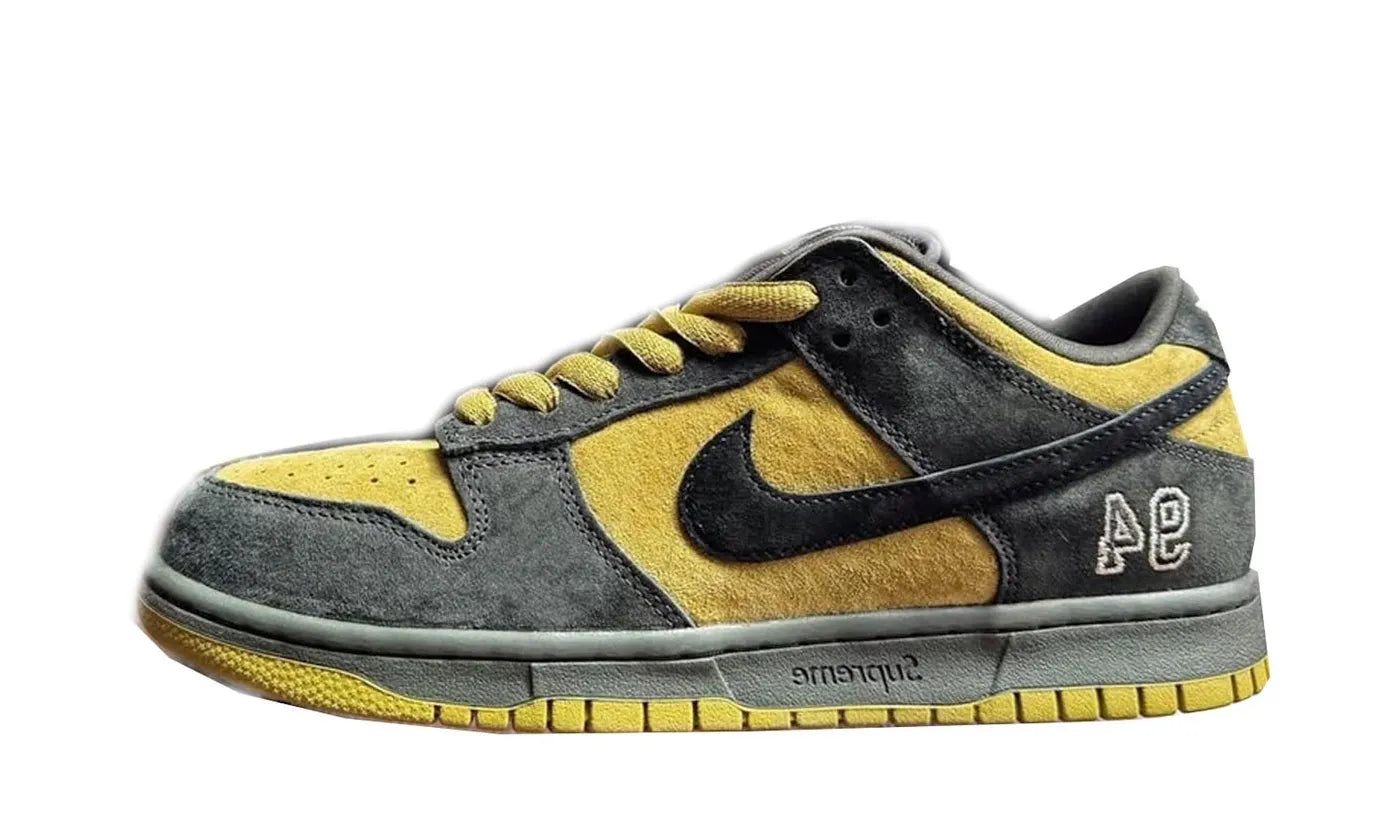 SB Dunk Low Supreme 94 Hulk - HQ8487-300