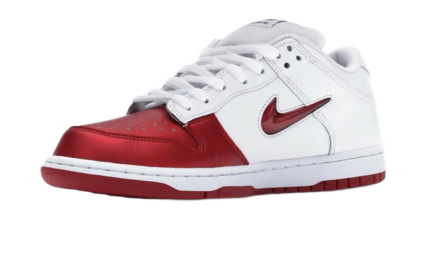Nike SB Dunk Low Supreme Jewel Swoosh Red – limitierter Sneaker bei Shade Studios