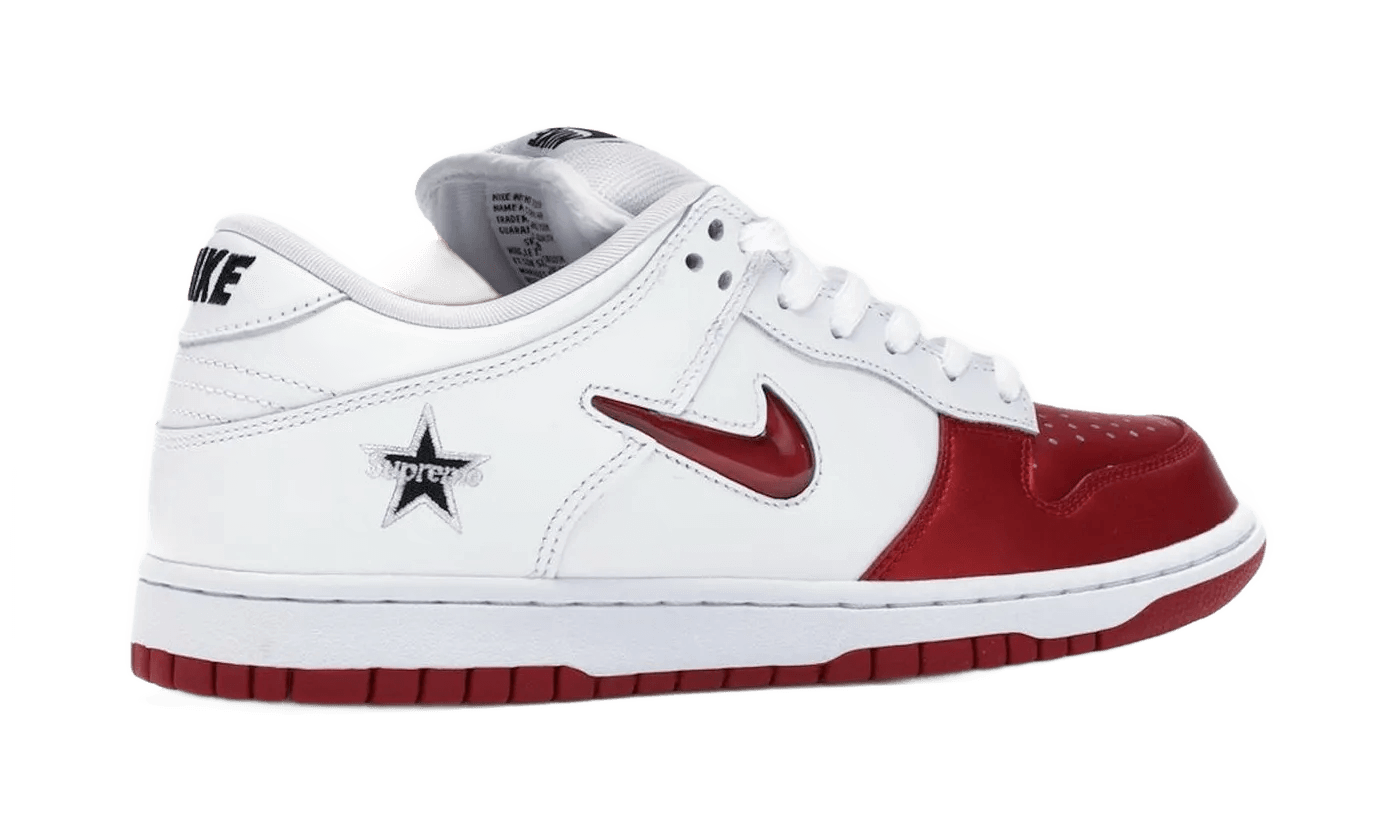 Nike SB Dunk Low Supreme Jewel Swoosh Red – limitierter Sneaker bei Shade Studios