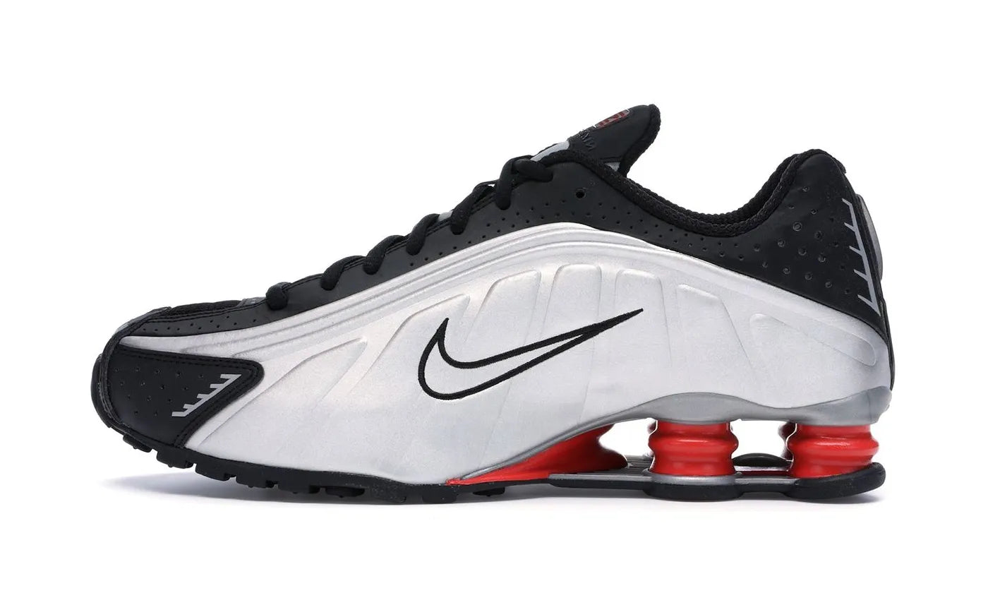 Nike Shox R4 Black Metallic Silver (2018/2024) – limitierter Sneaker bei Shade Studios