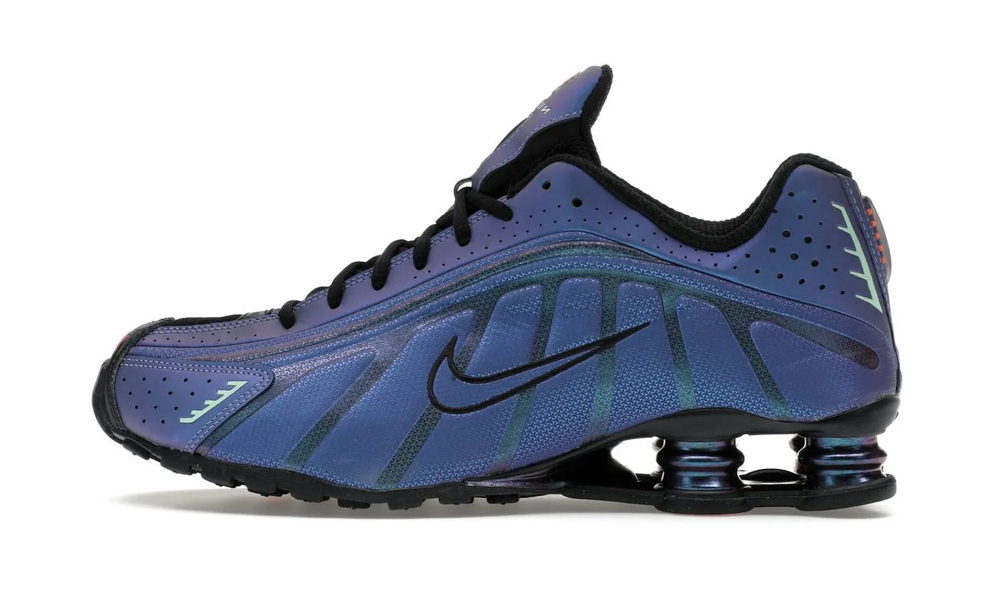 Nike Shox R4 Iridescent – limitierter Sneaker bei Shade Studios