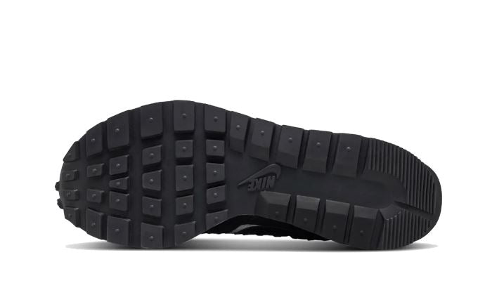 Nike Vaporwaffle Sacai Jean Paul Gaultier Black White – limitierter Sneaker bei Shade Studios