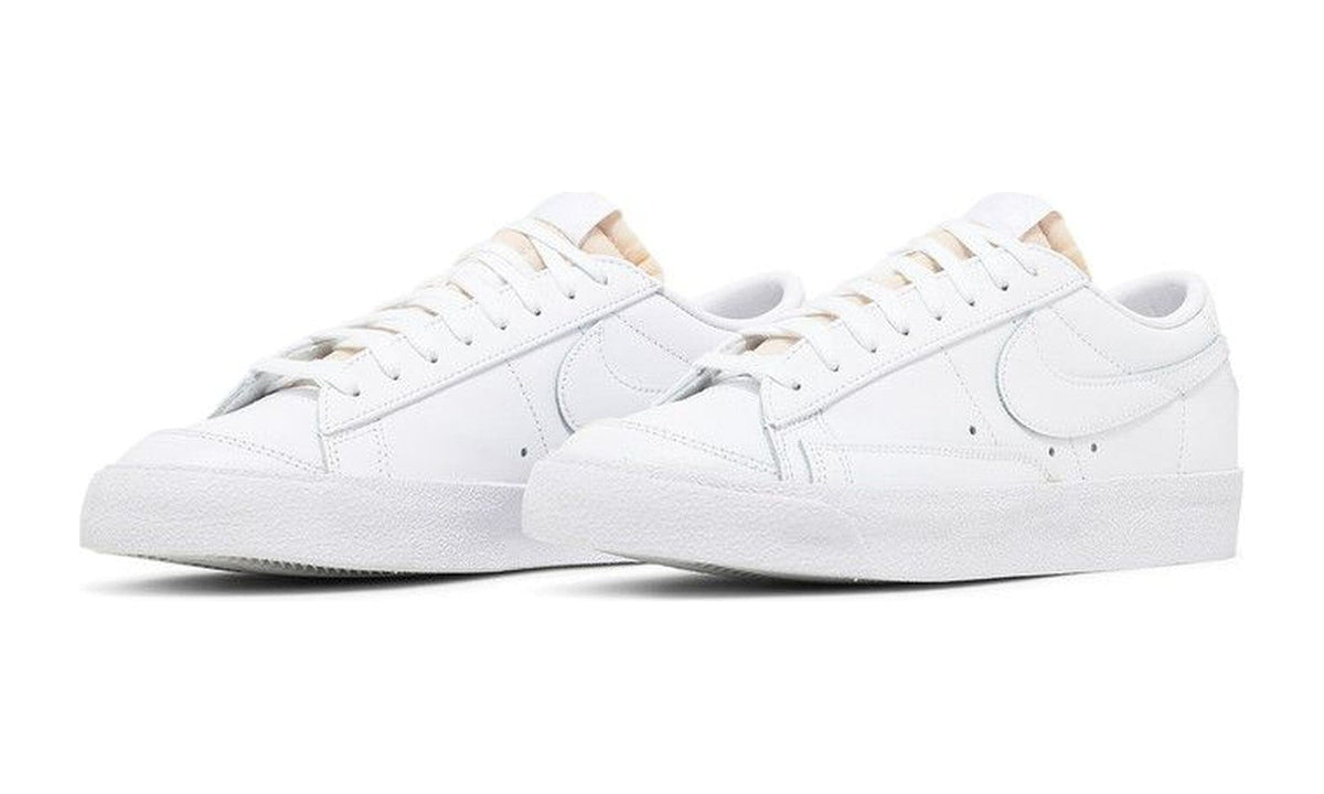Nike Wmns Blazer Low '77 Triple White