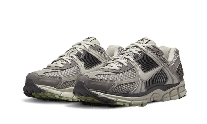 Nike Zoom Vomero 5 Cobblestone – limitierter Sneaker bei Shade Studios