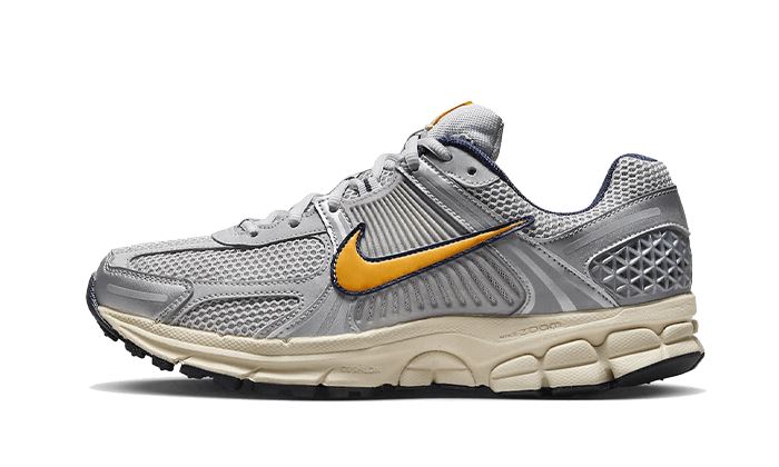 Nike Zoom Vomero 5 Pure Platinum Laser Orange – limitierter Sneaker bei Shade Studios