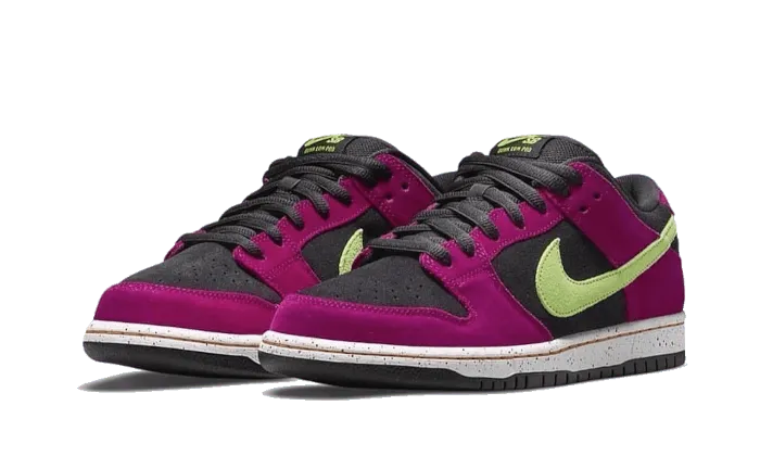 Nike SB Dunk Low Red Plum – limitierter Sneaker bei Shade Studios