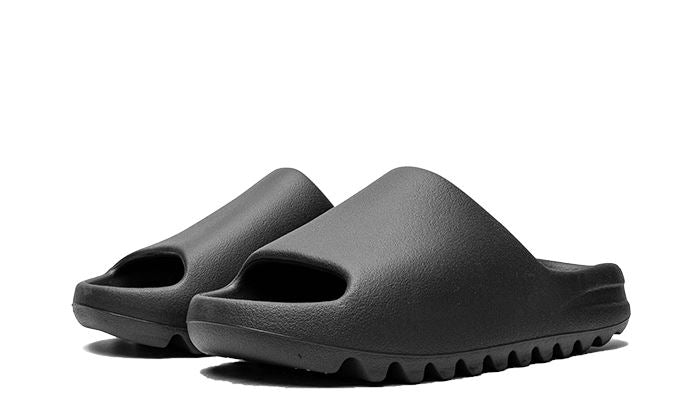 Yeezy Slide Onyx – limitierter Sneaker bei Shade Studios