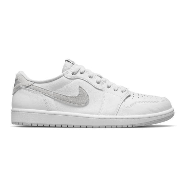 Dieses Bild zeigt einen Nike Air Jordan 1 Low Sneaker in grau weiß