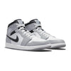 Dieses Bild zeigt einen Nike Air Jordan 1 Mid Sneaker in grau