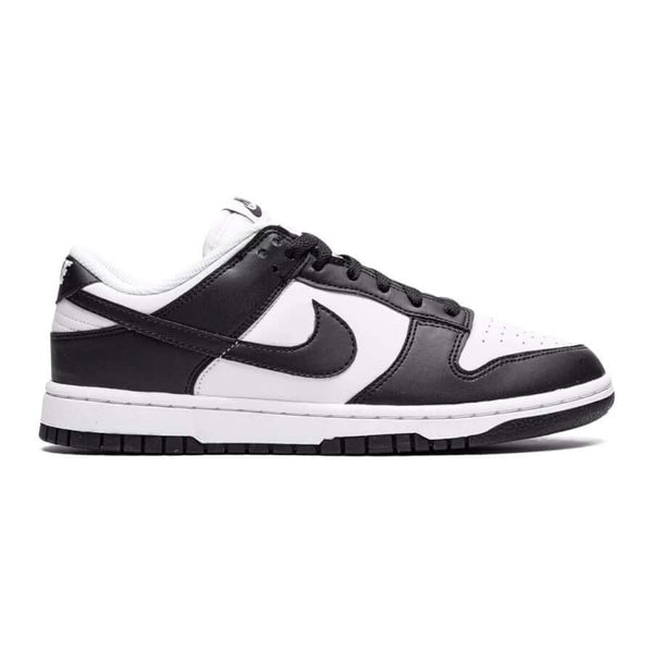 Dieses Bild zeigt einen Nike Dunk Low Sneaker in schwarz weiß panda