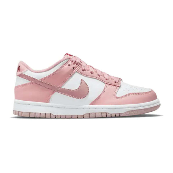 Dieses Bild zeigt einen Nike Dunk Low Sneaker in hellen farben Velvet pink