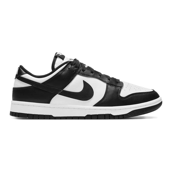 Dieses Bild zeigt einen Nike Dunk Low Sneaker in hellen farben panda weiß schwarz